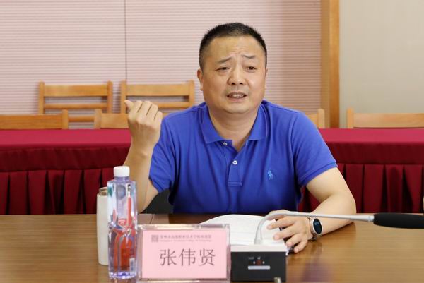 2、我校校长张伟贤作专题汇报.JPG