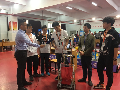 江苏电视台采访我校VEX机器人团队 江苏电视台采访我校VEX机器人团队